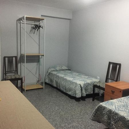Habitacion Renfe Аликанте Екстериор снимка