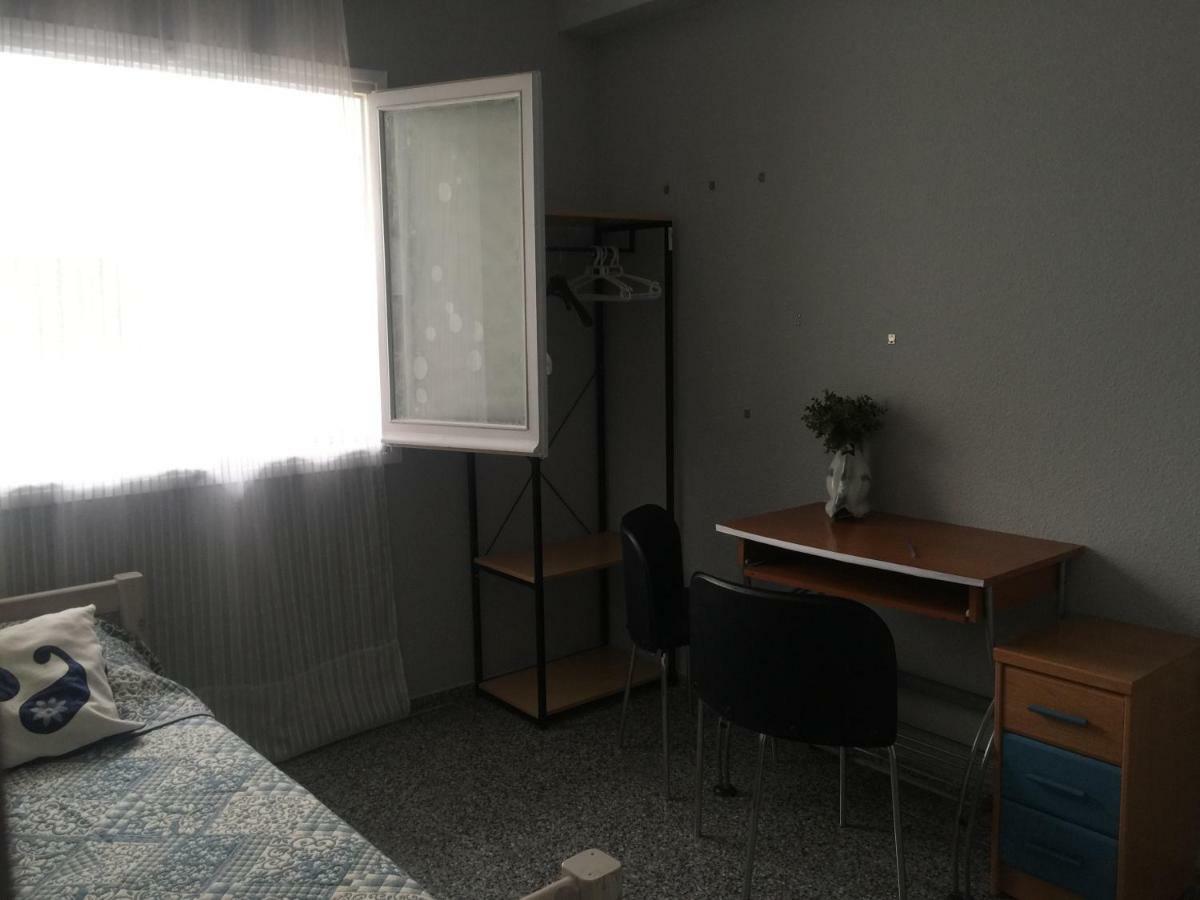 Habitacion Renfe Аликанте Екстериор снимка